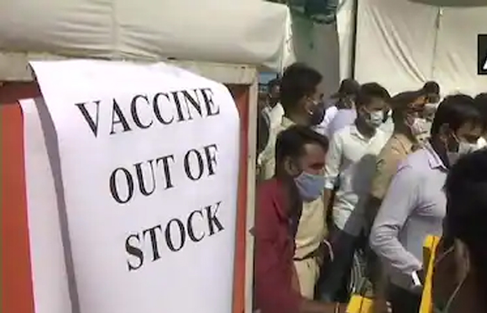 महाराष्ट्र के सबसे बड़े कोविड वैक्सीनेशन सेंटर में टीका खत्म