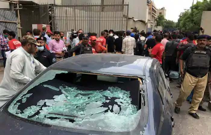 कराची स्टॉक एक्सचेंज पर आतंकी हमला, 4 आतंकी समेत 9 लोगों की हुई मौत