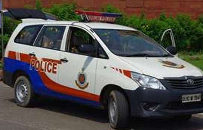 द्वारका में द‍िल्ली पुल‍िस के ASI की स्विफट कार ने PCR वैन को मारी टक्कर, 6 वाहन क्षत‍िग्रस्त 