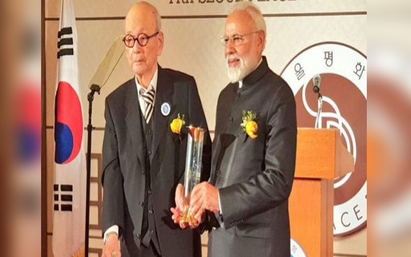 सियोल शांति पुरस्कार से सम्मानित हुए PM मोदी, किया भारतीयों को समर्पित