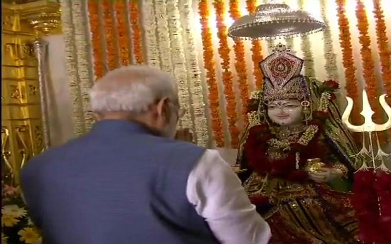 गुजरात: PM मोदी ने श्री अन्‍नपूर्णा धाम में की पूजा-अर्चना