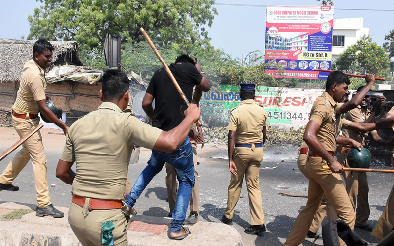 यूपी : बिजनौर में गाड़ियों की चेकिंग के दौरान कथित तौर पर पुलिस ने की शख़्स की पिटाई, हुई मौत