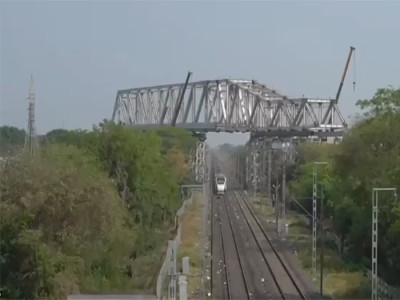 बुलेट ट्रेन के लिए बना 100 मीटर लंबा पुल 