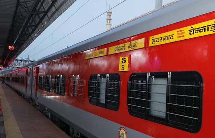 भारतीय रेलवे ने ट्वीट कर बताया देश के लिए कितना खतरनाक है कोरोना वायरस 