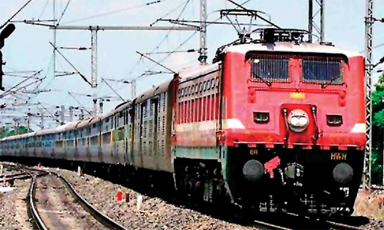 भारत में पटरी पर दौड़ेगी प्राइवेट ट्रेनें, 2027 तक होगी इतनी कमाई