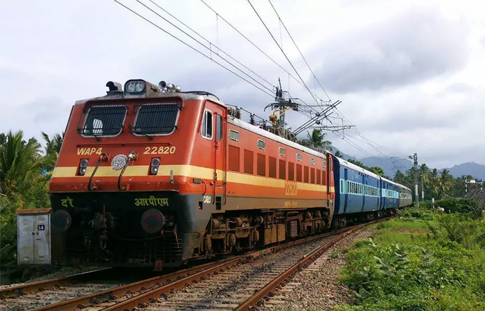 Indian Railways: भारतीय रेलवे ने यात्रियों को दी बड़ी सौगात, जल्द शुरू होंगी ये स्पेशल ट्रेनें, ये है List