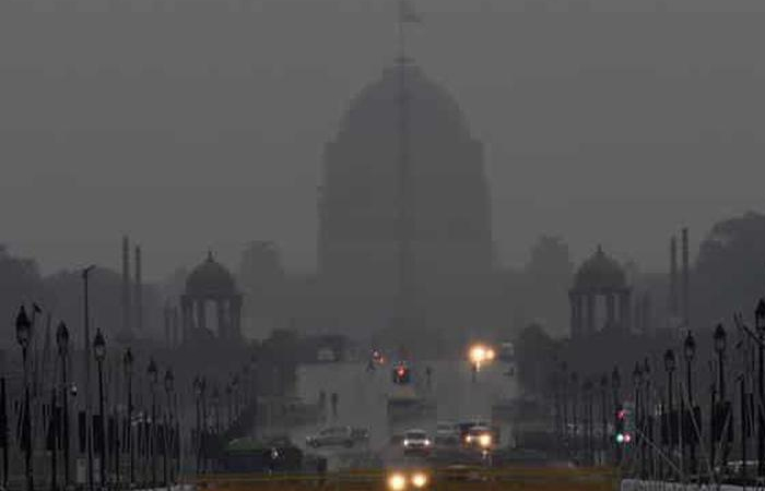 दिल्लीै-NCR में बदला मौसम का मिजाज़, आंधी-तूफान के साथ बारिश