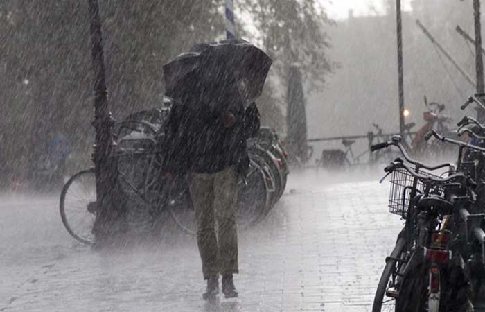 Weather Updates: देश के कई हिस्सों में भारी बारिश का अलर्ट जारी, ये है मौसम का हाल