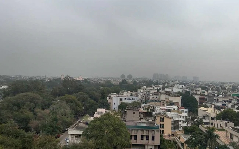 दिल्ली में आज सुबह से छाई है बदली, बारिश के आसार
