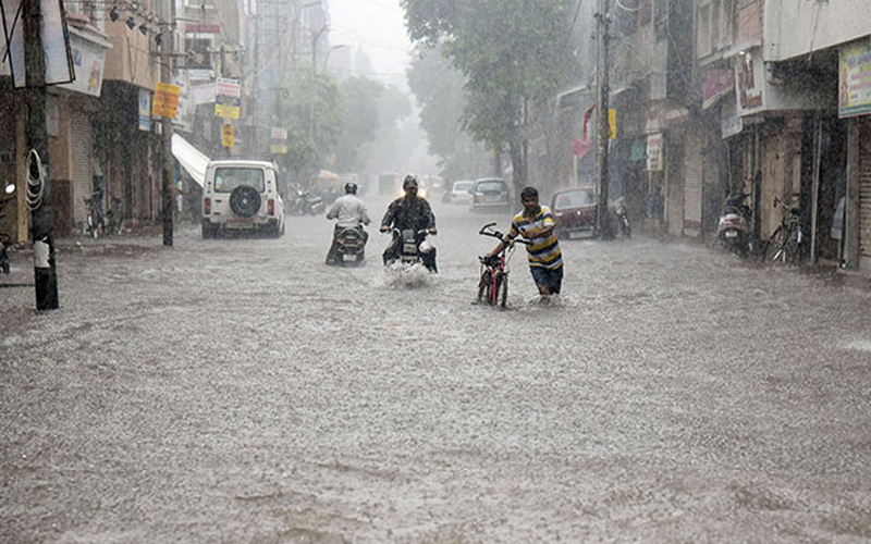 कर्नाटक सहित देश के कई राज्यों में बाढ़ का कहर, जन-जीवन बुरी तरह प्रभावित