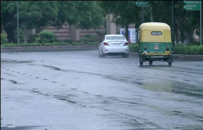 दिल्ली में आज सुहाना हो सकता है आसमान, गरज के साथ हो सकती है बारिश