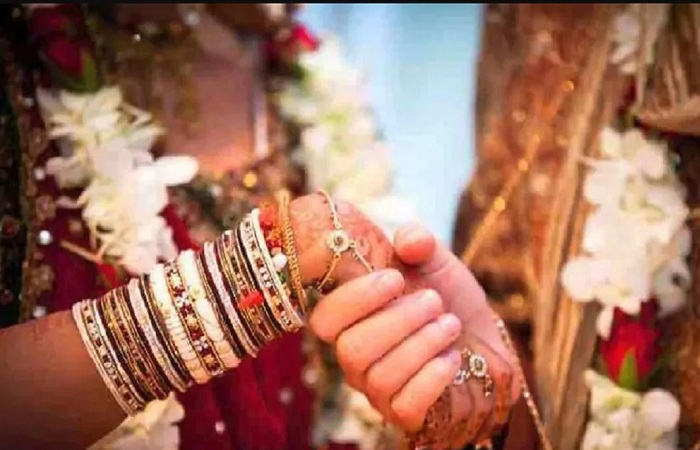 शादी समारोह में दुल्हा-दूल्हन पर एसिड अटैक