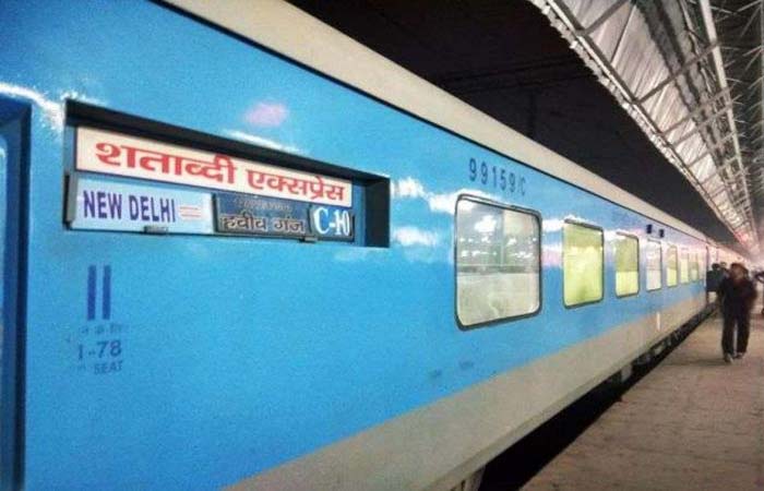 Bhopal News : अब शताब्दी ट्रेनों में मिलेगा सिर्फ आधा लीटर पानी 