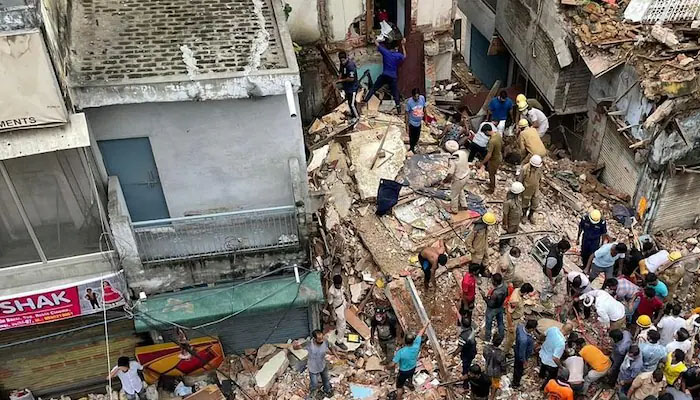 दिल्ली के सब्जी मंडी इलाके में इमारत ढही, मलबे में दबने से 2 बच्चों की मौत