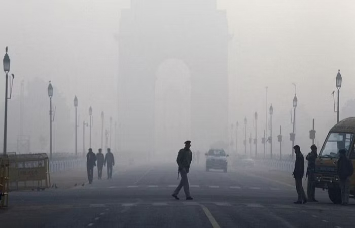 ठंड में ठिठुरी दिल्ली, शीतलहर के बीच 3.1 डिग्री पहुंचा पारा