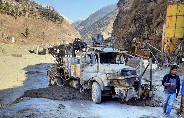 LIVE Uttarakhand Glacier Burst: टनल में जारी है रेस्क्यू ऑपरेशन, बरामद 38 शवों में से 12 की हुई पहचान