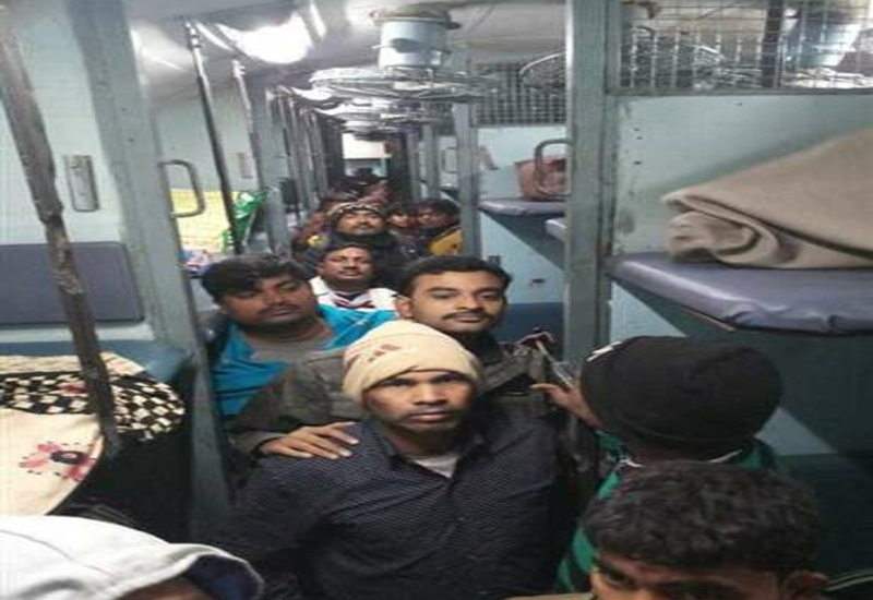 भागलपुर-नई दिल्ली ट्रेन में 1 घंटे 200 यात्रियों को लूटा
