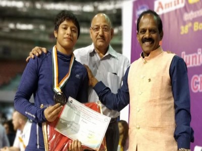 जूनियर राष्ट्रीय कुश्ती चैंपियनशिप : गुरू प्रेमनाथ अखाड़े की पहलवान उन्नति राठौर ने जीता कांस्य पदक