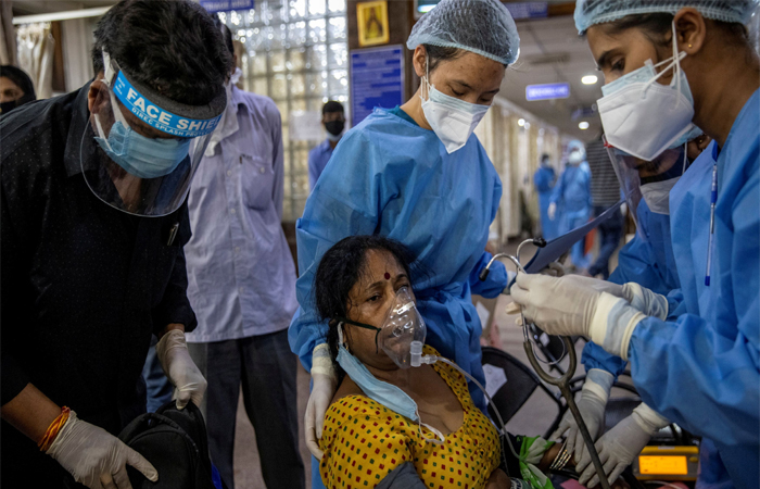 COVID-19 in India: 24 घंटे में आए 3.29 लाख नए केस, 3876 लोगों की हुई मौत