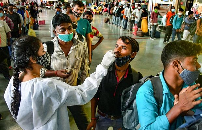 Covid Update India : देश में बढ़ रहा है कोरोना की तीसरी लहर का खतरा, इन राज्यों में बढ़ा संक्रमण का खतरा