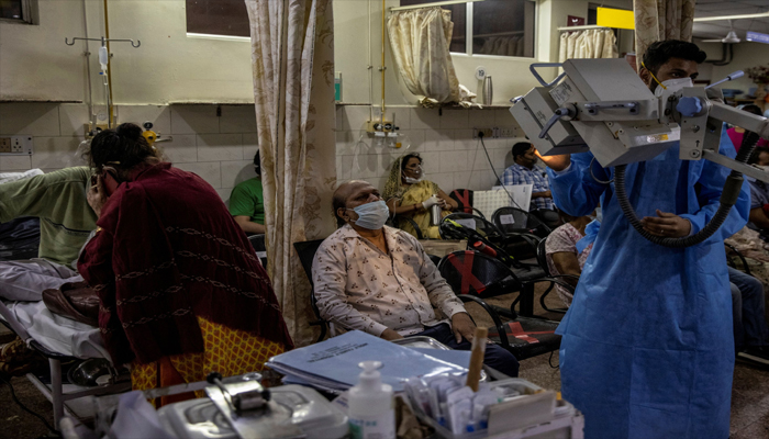 COVID-19 in India: देश में कम हुए कोरोना के नए मामलों की संख्या, 24 घंटे में आए 3.11 लाख केस, 4077  मरीजों ने तोड़ा दम