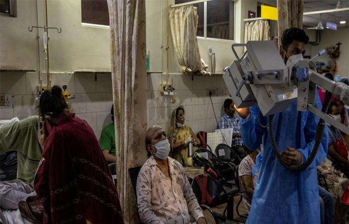 COVID-19 in India: भारत में कोरोना का भयानक रूप, 24 घंटे में आए रिकॉर्ड 4.14 लाख केस