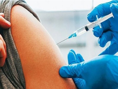 मुंबई में अनिवार्य हो सकता है वैक्सीनेशन