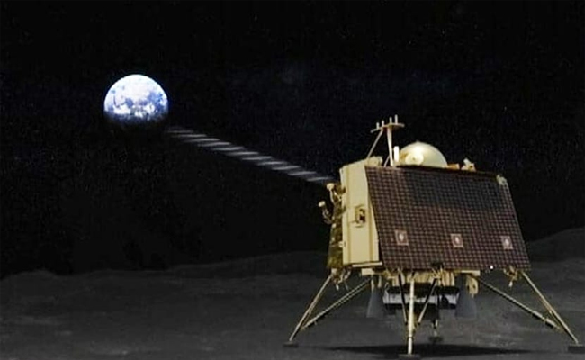 चांद पर अंधेरा छाने के साथ ही अंधेरे में है लगभग Chandrayaan-2 के लैंडर ‘विक्रम’ से संपर्क की संभावना