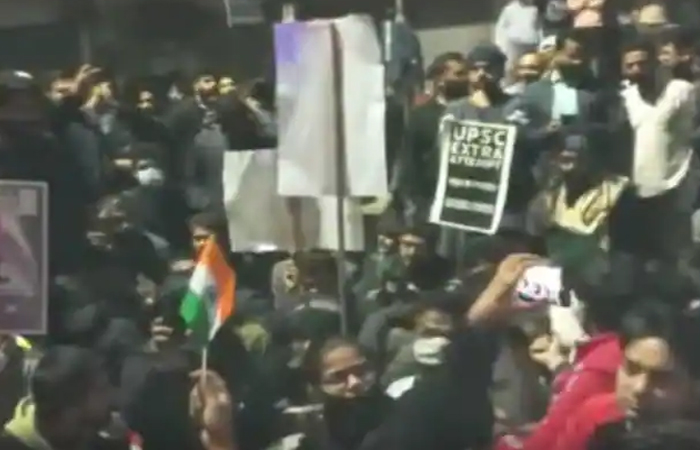 दिल्ली में UPSC अभ्यर्थियों ने जमकर किया विरोध-प्रदर्शन